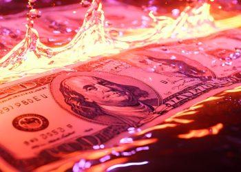 逆向投资者迈克尔·伯里做空彼得·蒂尔支持的科技公司股票，金额高达10.9868亿美元，该股七个月内涨幅达110%。